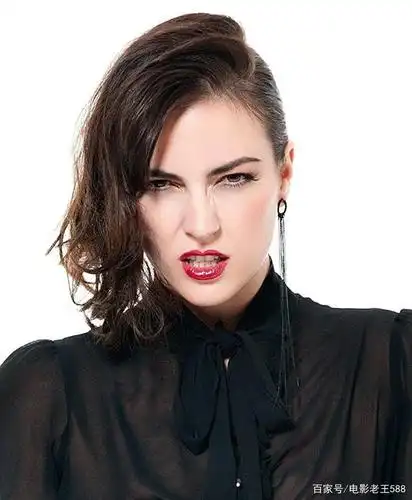 欧美女明星精品收藏 魅力女星 加拿大女演员莫妮卡·甘德顿美图