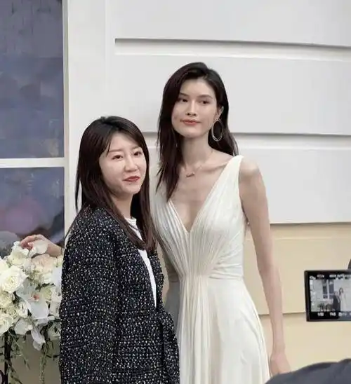 178cm的何穗身材比例是多少?