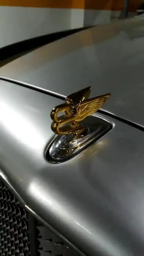 劳斯莱斯的车标怎么是这个样子的呢哪位大神知道这是什么车