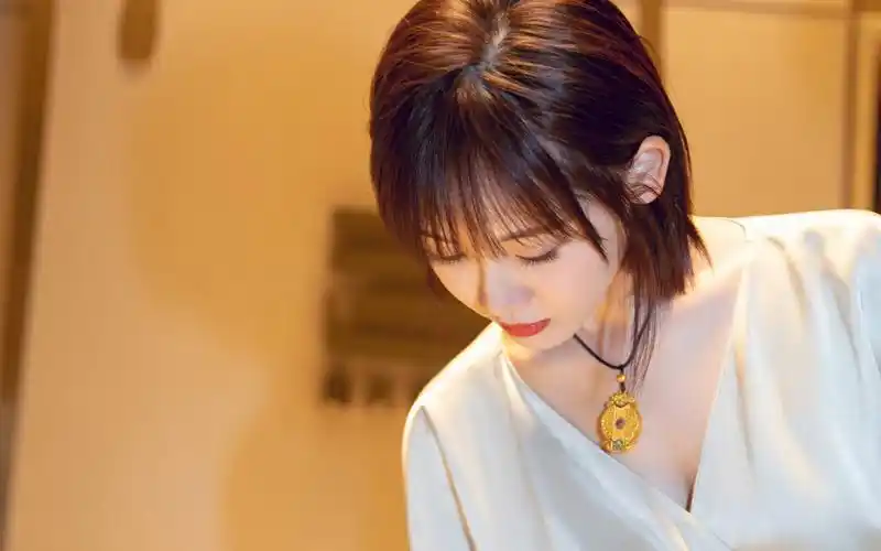 苗苗优雅写真壁纸25