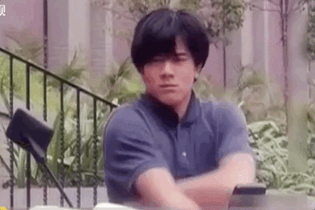 而是他们还不知道什么是演戏,就像以前的郭富城,以为对着镜头做表情就