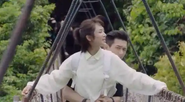 原创亲爱的过铁索桥李现假装恐高杨紫假装不恐高演技真好