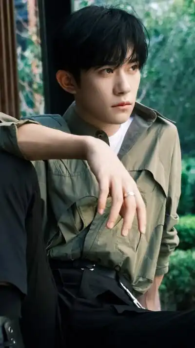 易烊千玺图源:微博 壁纸唐酱