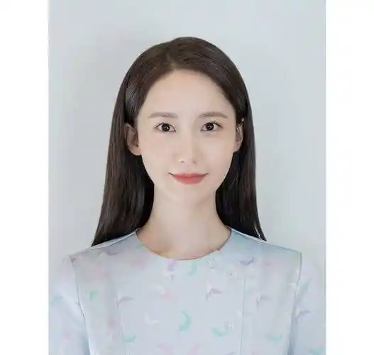 林允儿《黑话律师》护理师扮相好清纯_李钟硕_长发_官方