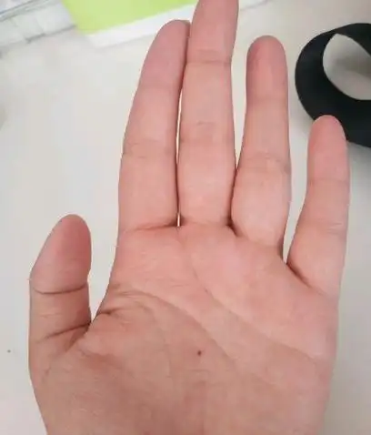 左手朱砂痣手相好不好朱砂痣命运解析