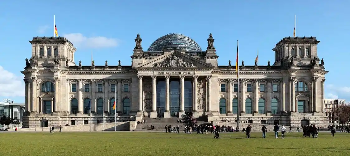 在德国国会大厦照相馆柏林 - advisor.travel