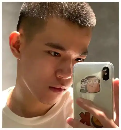 网吧偶遇寸头天菜果然男生留寸头最帅比