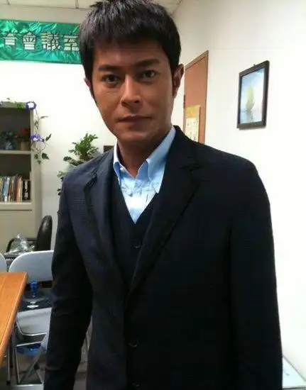 古天乐第104栋教学楼完工…港星全自叹不如 被质疑「为什麼要刻上名字