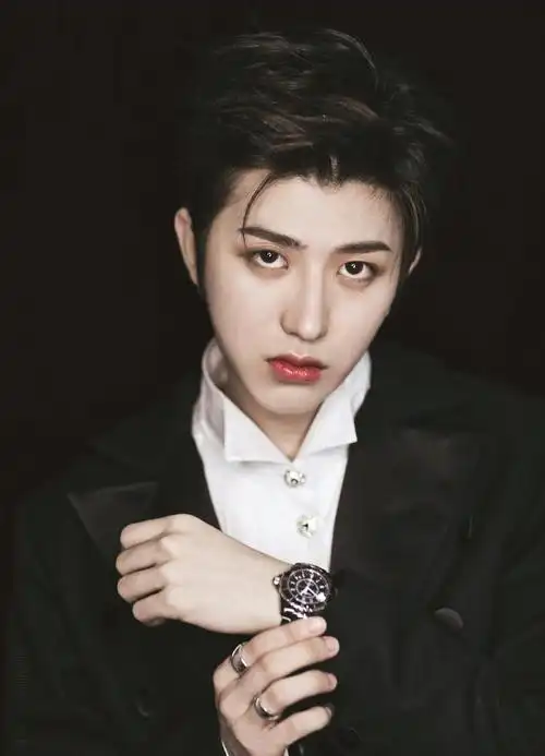 【蔡徐坤】【ikun】你是霸道总裁你最帅/(ㄒoㄒ)/~~ 图源微博(侵删)