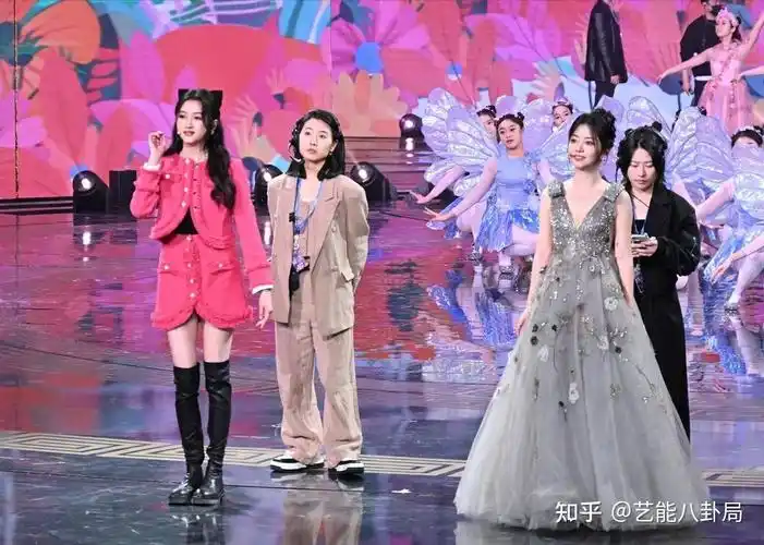 关晓彤&谭松韵,两大"国民闺女"同框