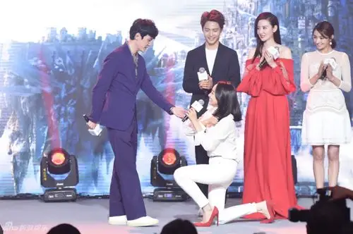 宋茜冯绍峰上演片中经典