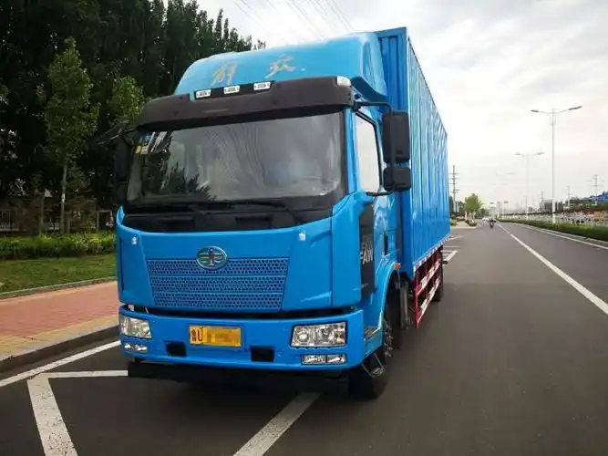 青岛2016年5月一汽解放j6l77米厢式货车蓝色手动挡