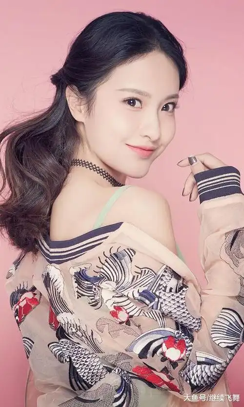 清纯靓丽的90后女明星——赖雨蒙