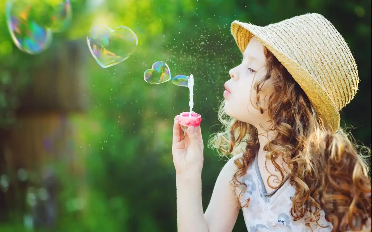 欧美小萝莉女孩图片高清桌面壁纸