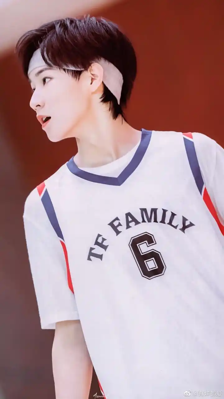 时代少年团张真源  自从看了夏日运动会上的小张张,从此一发不可