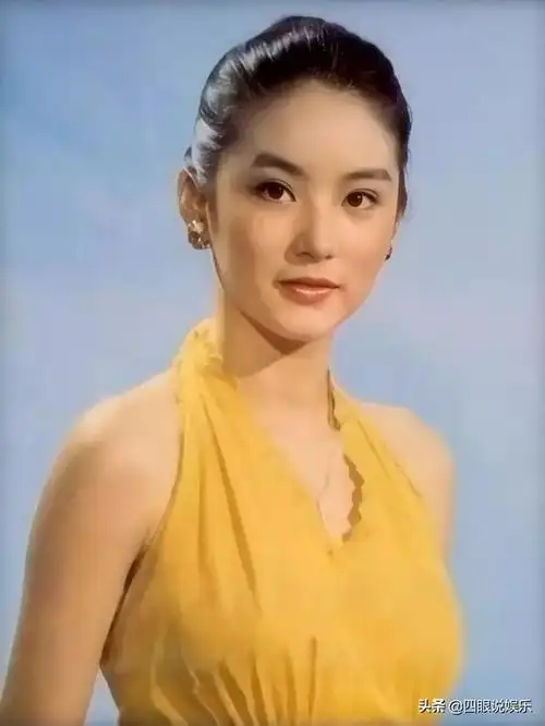 20岁的林青霞霸气全无,眼神清澈,真的是美的不可方物