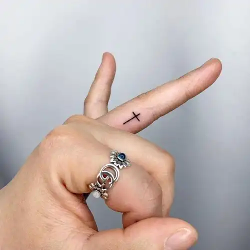 手上的9张简约低调小纹身图片