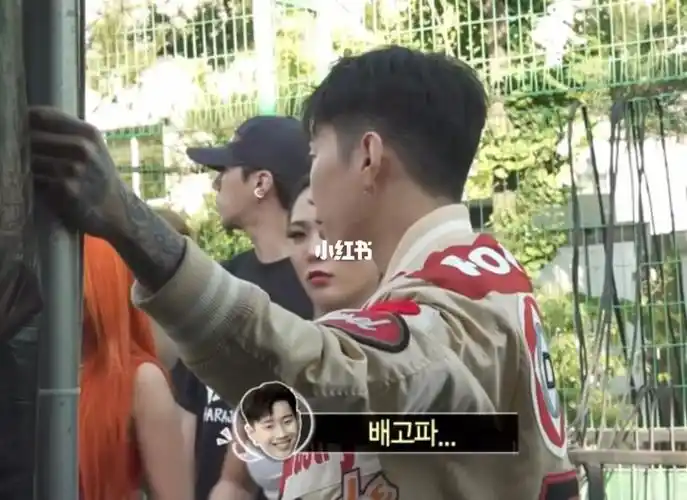 他上台前都不吃饭为了脱衣服,真的好辛苦艺人真的好辛苦啊……#朴宰范