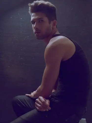 摄影师julien cozzolino以性感男模angelo bonifas为主角,为lash