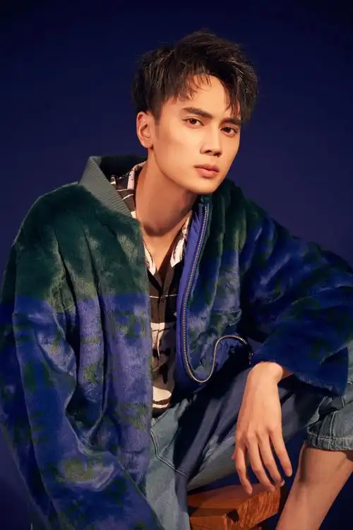 高旻睿化身冰淇淋男友青春励志网剧爱在粉雪时光浪漫来袭