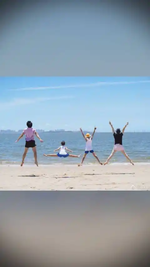 孙俪晒一家四口背影合照