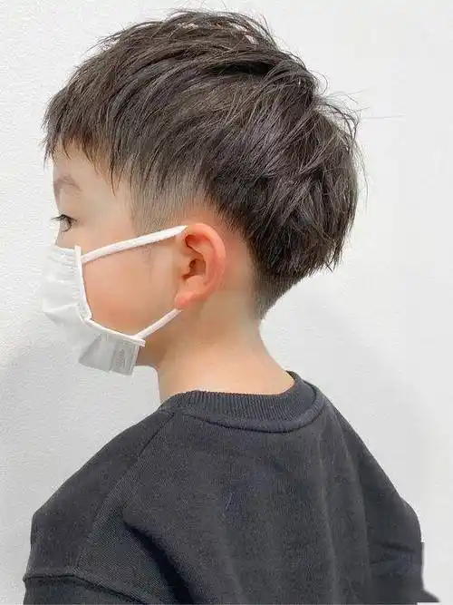 龙年新学期小男孩发型别乱剪,选这几款就对了,个性时尚很帅气_孩子