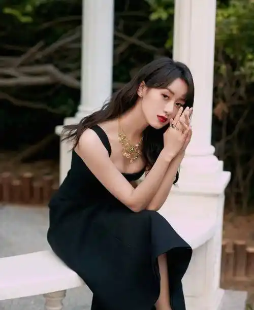 普通女孩驾驭不了的连衣裙,袁冰妍穿得甜美洋气_裙子_身材_粉色