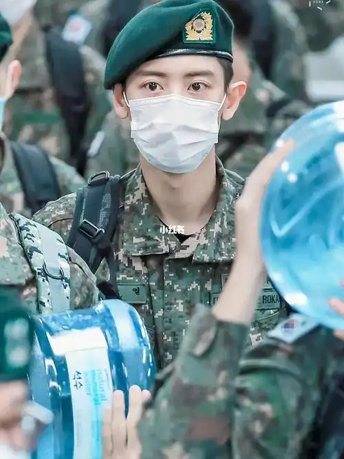 朴灿烈  #入伍  看起来灿烈入伍了之后过的很开心,希望我的宝贝能