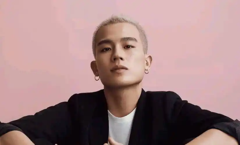 欧豪身上有着独特的少年气,痞帅痞帅的,而且笑起来也蛮阳光_感觉_资源