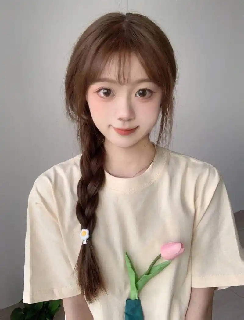 单侧麻花辫好显脸小93 侧编麻花辫真的太温柔了