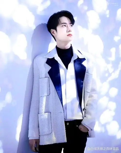 王一博白色小香风,好帅!