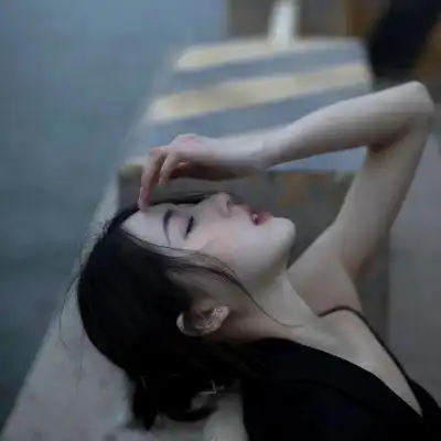 高冷氛围感女生头像