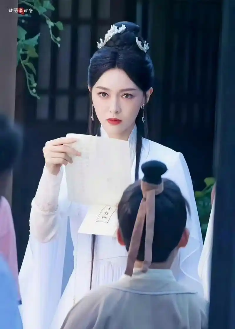 唐嫣电视剧《念无双》新造型路透出来了,怎么说呢?