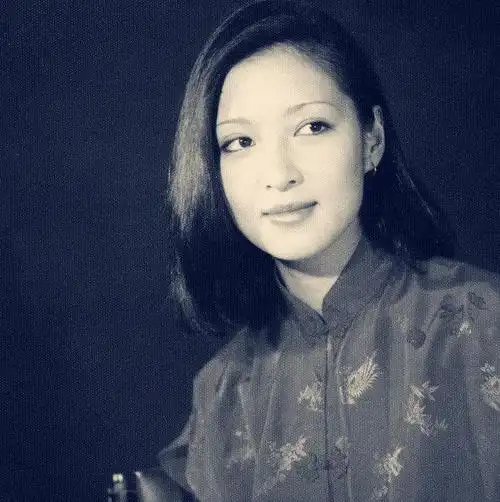 胡因梦家族往事:父母同居未婚生下台湾第一美女