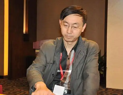 钱琳琳的前夫,名叫郑弘,是九段围棋手,在围棋界颇有建树,两人因为个性