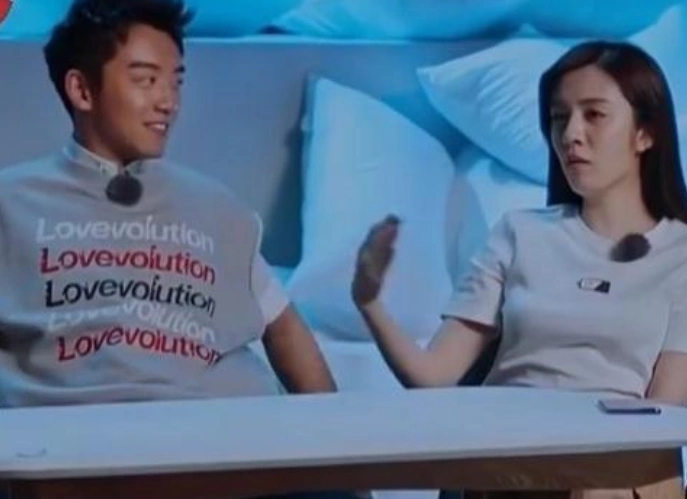 郑恺和王晓晨:有一种喜欢,叫捂住嘴巴,就会从眼睛流出来!