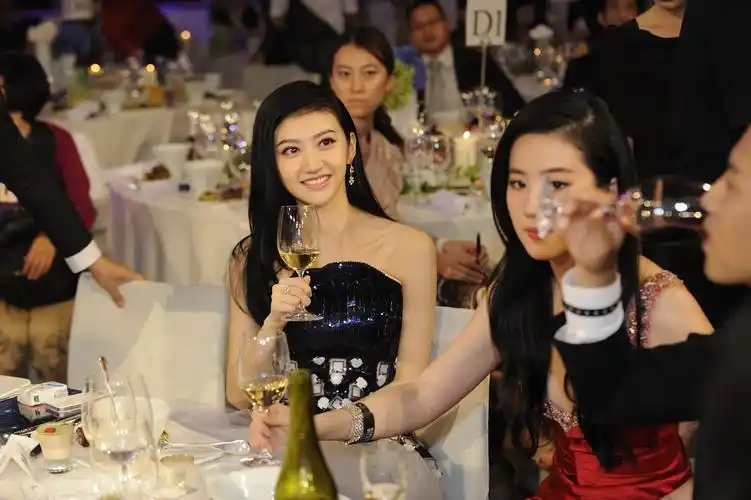 时尚芭莎十周年明星慈善晚宴(2012.09.01)