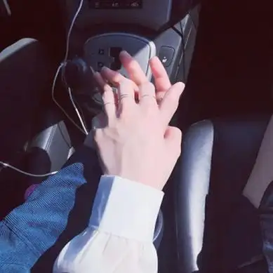 手控情头一对 高清双手两张的手控图片情头_情侣头像_美头网