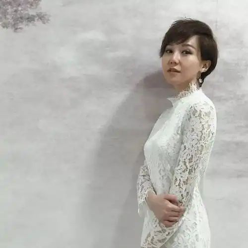 她在果栏中的江湖大嫂演丑妇获赞忆述初出道为盒饭什么都做