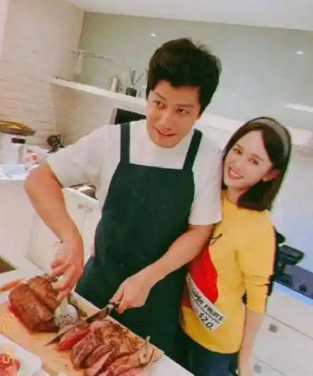 陈乔恩晒聚餐照富二代男友厨艺不输米其林贴身合照超恩爱