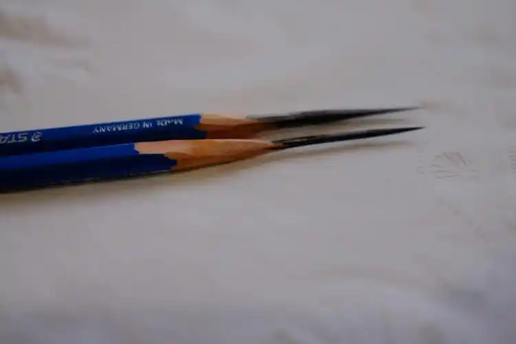 古典素描如何削铅笔2