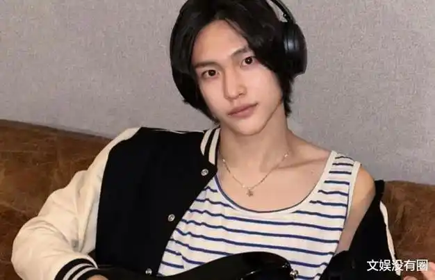 riize朴元彬"堪比女爱豆"的纤细身材引关注,网友:千万别变胖|腹肌