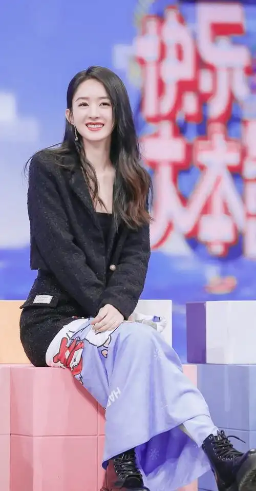 《快乐大本营》里的赵丽颖:青春活力,笑的像花儿一样!