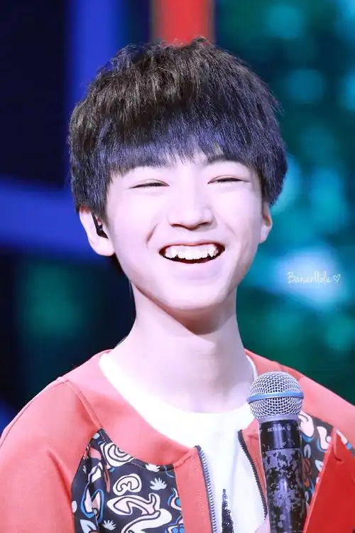 tfboys 王俊凯 cr:logo 笑成叉烧包.