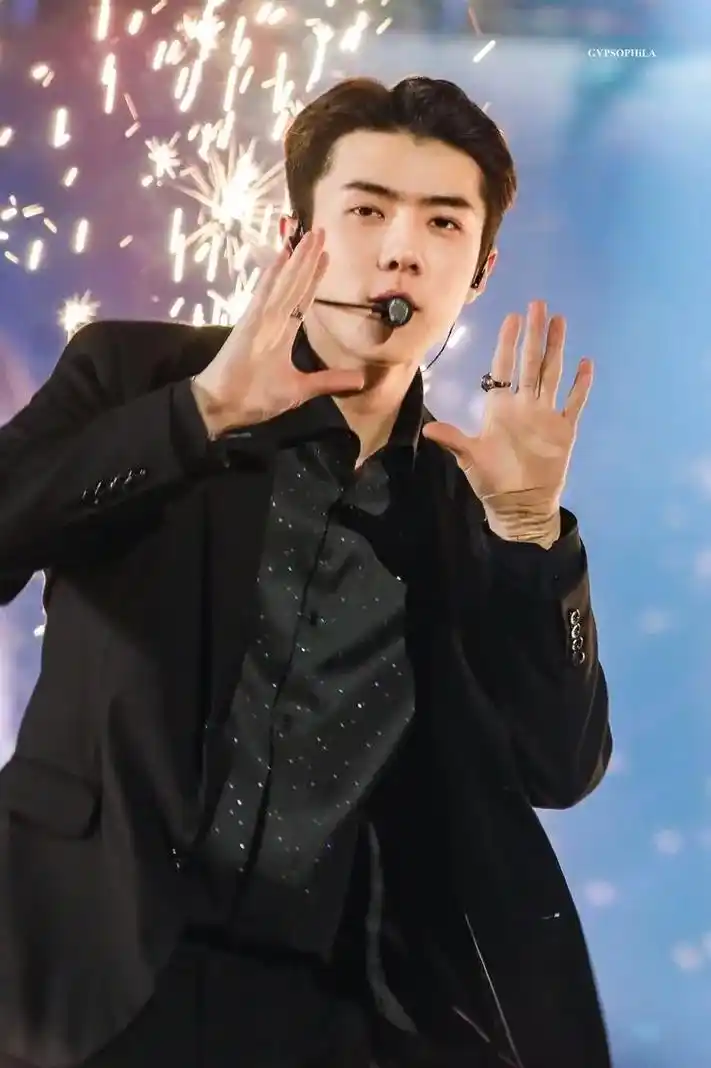 穿西装的男人简直太帅啦!#吴世勋 #exo #sehun - 抖音