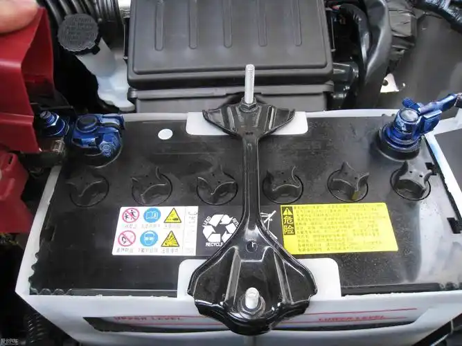 蓄电池桩头是蓄电池与车辆连接的部分,如果发生腐蚀或连接不良的情况