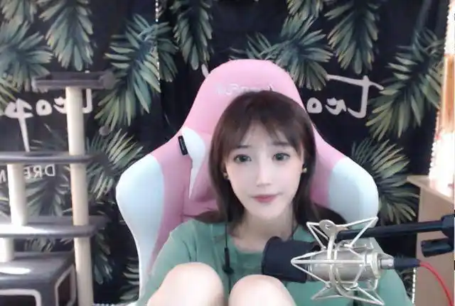 虎牙主播豚豚火了!