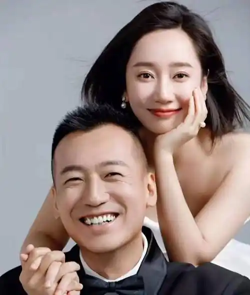 原创北影校花举办婚礼,黄晓明谭松韵送花祝福,丈夫是我们熟悉的他!