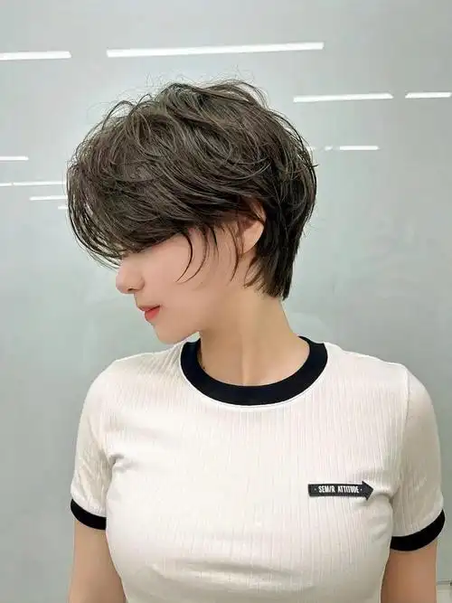 女发别乱剪,最值得尝试还是层次短发,动感还时尚|脸型|发型|发饰|层次