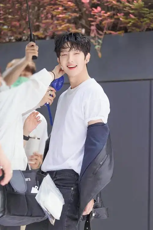 38岁花美男鼻祖李准基,从外表到灵魂近乎完美,被称是人间防腐剂